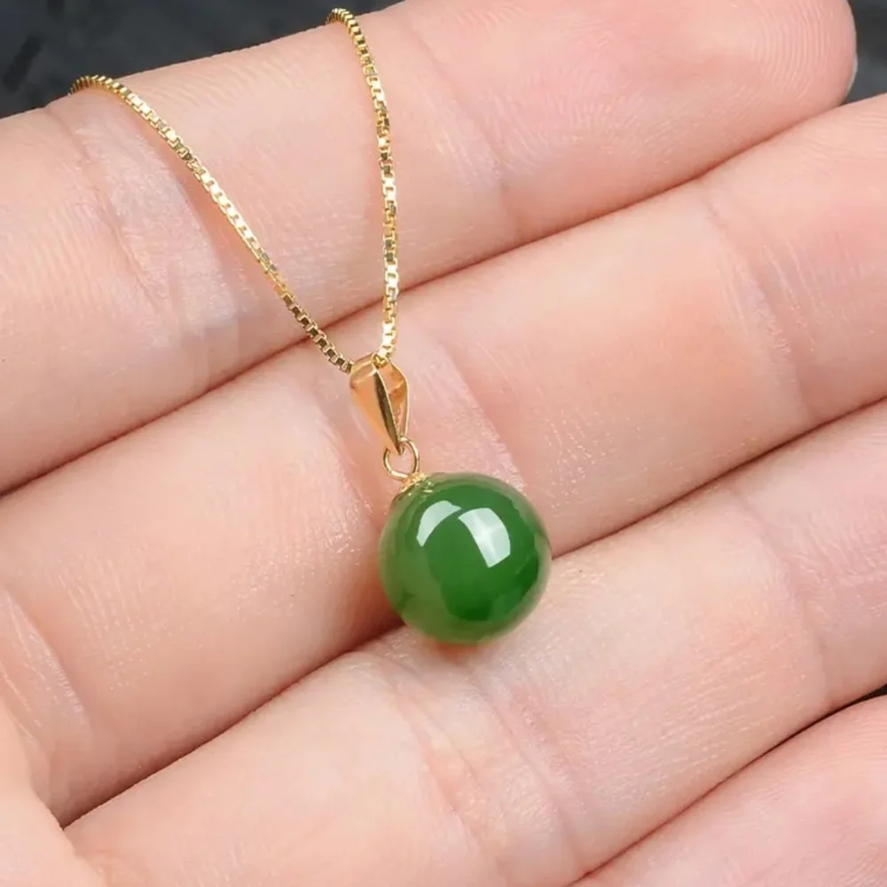 GREEN JADE CRYSTAL PURITY PENDANT NECKLACE.